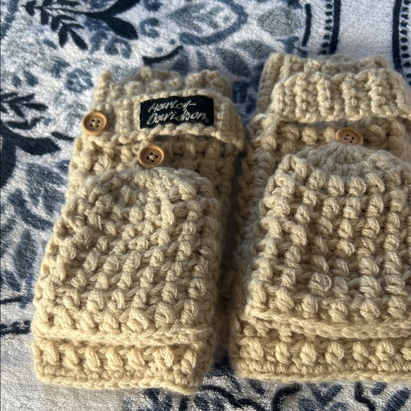 Harley Davidson Women’s Chunky Knit Flip-top Fingerless Mittens. - Picture 2 of 3